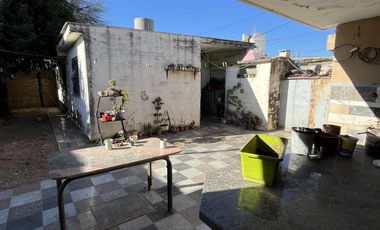 Casa con Departamento en Venta B° Juan XXIII 2 Dorm.