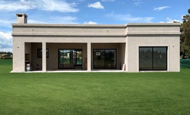 CASA 4 AMBIENTES EN VENTA, BARRIO MONET,  LOS CARDALES