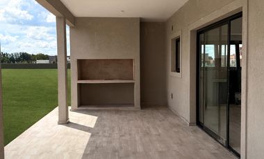 CASA 4 AMBIENTES EN VENTA, BARRIO MONET,  LOS CARDALES