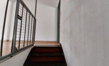 Departamento 3 amb al frente 1er piso por escalera