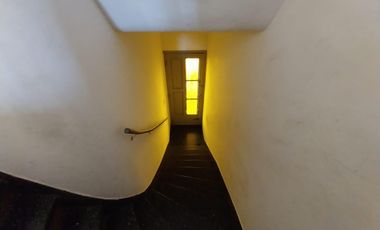 Departamento 3 amb al frente 1er piso por escalera