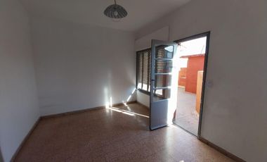 Departamento 3 amb al frente 1er piso por escalera