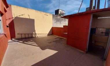 Departamento 3 amb al frente 1er piso por escalera