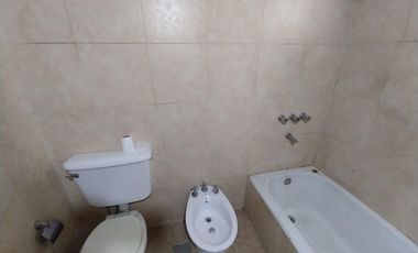 Departamento 3 amb al frente 1er piso por escalera