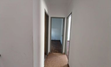 Departamento 3 amb al frente 1er piso por escalera