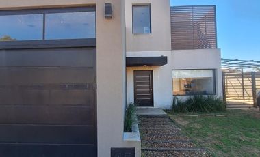 CASA EN VENTA EN ZONA NEBEL