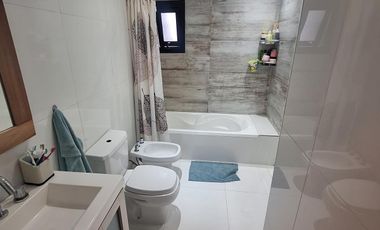 CASA EN VENTA EN ZONA NEBEL