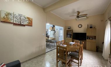 Venta casa 3 ambientes con cochera en Wilde (30311)