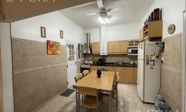 Venta casa 3 ambientes con cochera en Wilde (30311)