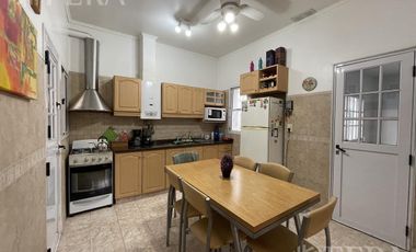 Venta casa 3 ambientes con cochera en Wilde (30311)