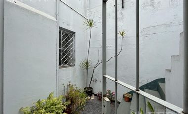 Venta casa 3 ambientes con cochera en Wilde (30311)