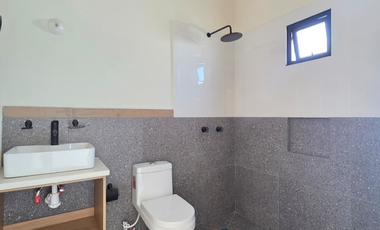 CASA EN VENTA CON TERRENO EXCEDENTE, 3 RECÁMARAS, 2 BAÑOS, COCHERA PARA 2 AUTOS