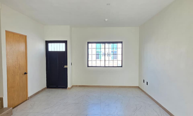 CASA EN VENTA CON TERRENO EXCEDENTE, 3 RECÁMARAS, 2 BAÑOS, COCHERA PARA 2 AUTOS