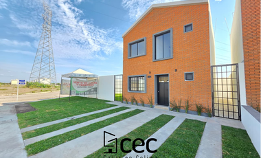 CASA EN VENTA CON TERRENO EXCEDENTE, 3 RECÁMARAS, 2 BAÑOS, COCHERA PARA 2 AUTOS