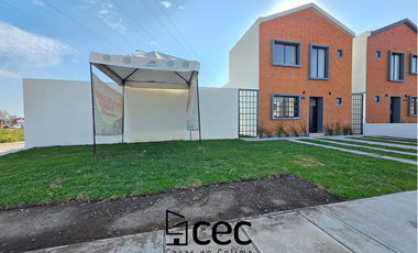 CASA EN VENTA CON TERRENO EXCEDENTE, 3 RECÁMARAS, 2 BAÑOS, COCHERA PARA 2 AUTOS