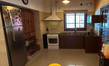 Casa en Venta - dos dormitorios, quincho y pileta - Cinco Saltos, Río negro