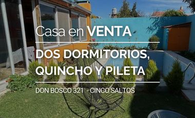 Casa en Venta - dos dormitorios, quincho y pileta - Cinco Saltos, Río negro