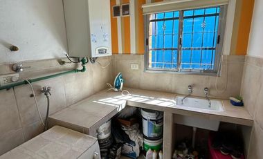 Casa en Venta - dos dormitorios, quincho y pileta - Cinco Saltos, Río negro