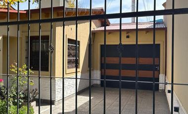 Casa en Venta - dos dormitorios, quincho y pileta - Cinco Saltos, Río negro