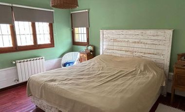 Casa en Venta - dos dormitorios, quincho y pileta - Cinco Saltos, Río negro