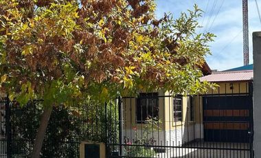 Casa en Venta - dos dormitorios, quincho y pileta - Cinco Saltos, Río negro