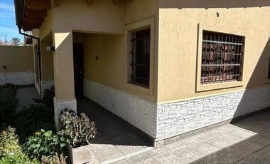 Casa en Venta - dos dormitorios, quincho y pileta - Cinco Saltos, Río negro