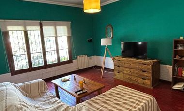 Casa en Venta - dos dormitorios, quincho y pileta - Cinco Saltos, Río negro