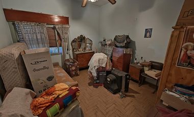 Casa en  venta en Isidro Casanova