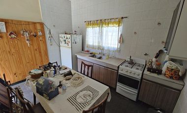 Casa en  venta en Isidro Casanova