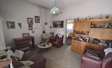 Casa en  venta en Isidro Casanova