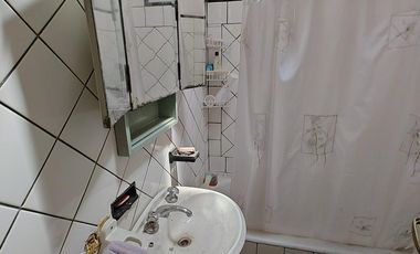 Casa en  venta en Isidro Casanova