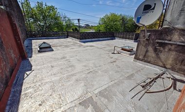 Casa en  venta en Isidro Casanova