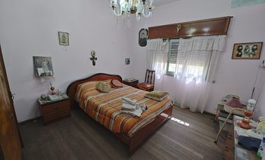 Casa en  venta en Isidro Casanova