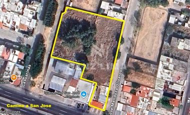 Camino a San José: Terreno en renta con local comercial, a pie de avenida.