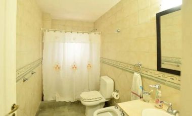 Chalet en cruce varela