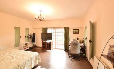 Chalet en cruce varela