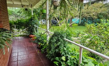 Chalet en cruce varela