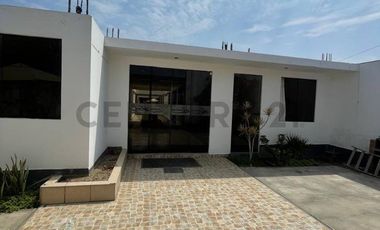 Se vende casa de huéspedes como Terreno ,El Tambo