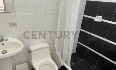 Se vende casa de huéspedes como Terreno ,El Tambo
