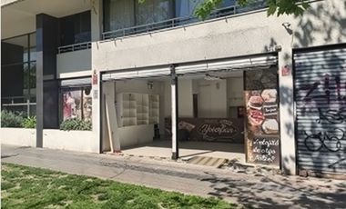LOCAL EN SANTIAGO CENTRO DE 61,34 M2, A LA CALLE