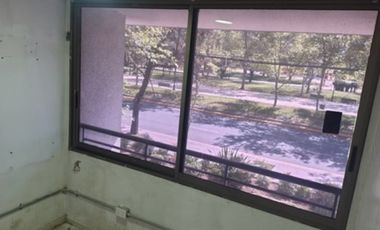 LOCAL EN SANTIAGO CENTRO DE 61,34 M2, A LA CALLE