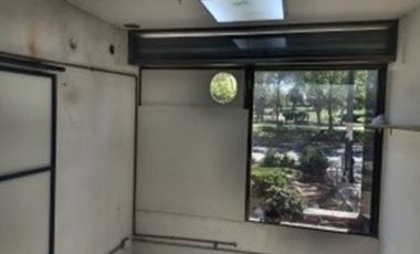 LOCAL EN SANTIAGO CENTRO DE 61,34 M2, A LA CALLE