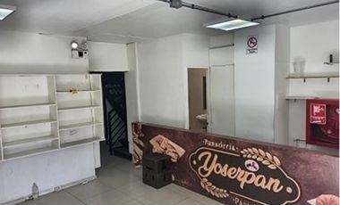 LOCAL EN SANTIAGO CENTRO DE 61,34 M2, A LA CALLE