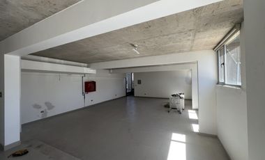 SE VENDE GRAN LOCAL COMERCIAL EN CERRO ALEGRE (CÓD 561)