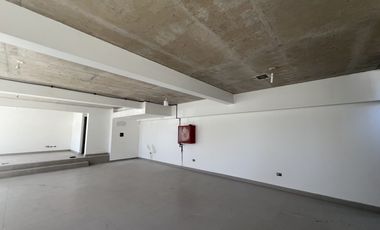 SE VENDE GRAN LOCAL COMERCIAL EN CERRO ALEGRE (CÓD 561)