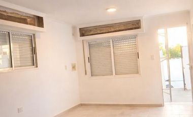 Casa a estrenar, calle Werner a metros de Hernandarias