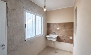 Casa a estrenar, calle Werner a metros de Hernandarias