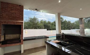 Quinta en Venta en MISION ANTIGUA sobre Carretera a Cadereyta