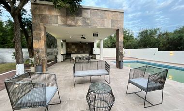 Quinta en Venta en MISION ANTIGUA sobre Carretera a Cadereyta