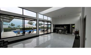 CASA FUSAGASUGA CUNDINAMARCA

500 M2 AREA CONSTRUIDA
1.804 M2 LOTE